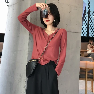 A Long-sleeved T-shirt button sexy top women's summer new net red low-neck bottoming shirt thin slim fit short
A Long-sleeved T-shirt button sexy top women's summer new net red low-neck bottoming shirt thin slim fit short