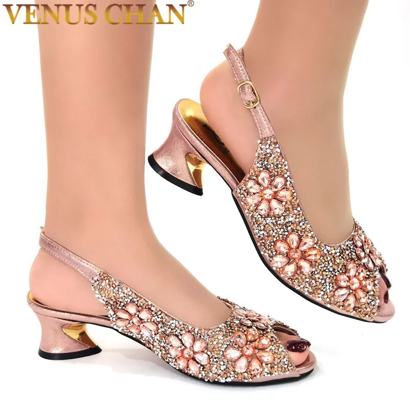 2022 Women's Party Sandals Fashion Full Diamond Flower Design Heel High 5CM Champagne Color Wedding Banquet Ladies Shoes
2022 Women's Party Sandals Fashion Full Diamond Flower Design Heel High 5CM Champagne Color Wedding Banquet Ladies Shoes