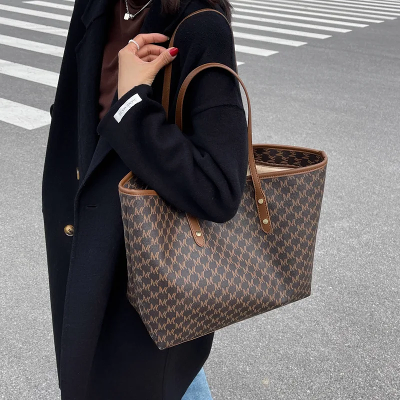 2022 Shoulder Tote Bag Large-capacity Hand Bags Designer Handbag Printing Women's Commuter Coin Purses PU Leather Shopping Bag
2022 Shoulder Tote Bag Large-capacity Hand Bags Designer Handbag Printing Women's Commuter Coin Purses PU Leather Shopping Bag