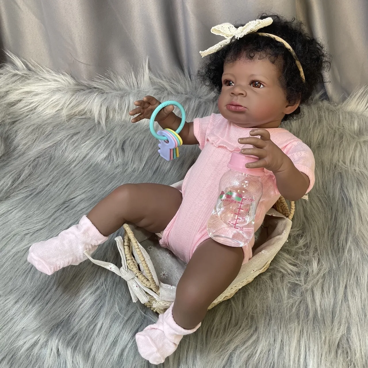 Финишная афроамериканская кукла, 20 дюймов, забавная черная кожа, Новорожденный ребенок, с корнями волос, игрушка ручной работы, подарок для девочек
Финишная афроамериканская кукла, 20 дюймов, забавная черная кожа, Новорожденный ребенок, с корнями волос, игрушка ручной работы, подарок для девочек