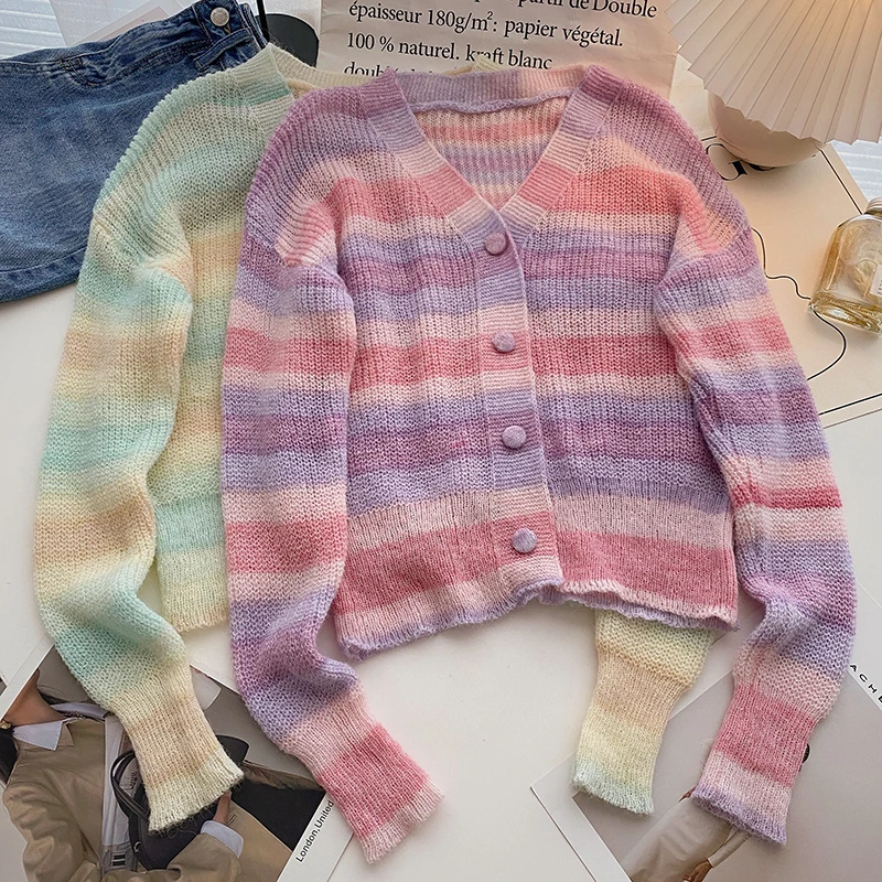 Женский трикотажный кардиган в цветную полоску, тонкая кофта с V-образным вырезом и длинными рукавами, однобортный укороченный топ в Корейс...
Женский трикотажный кардиган в цветную полоску, тонкая кофта с V-образным вырезом и длинными рукавами, однобортный укороченный топ в Корейс...