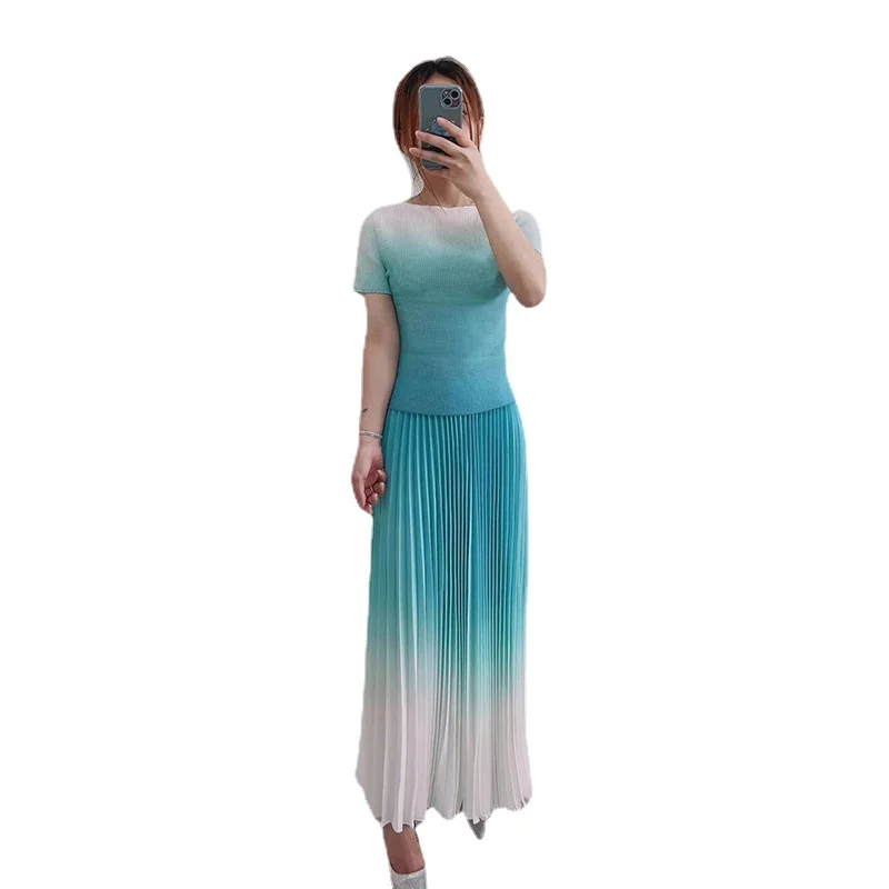 Miyake Pleated Suit Women Summer French High-End Gradient Color High Elastic Slim Top Fashion Temperament Skirt Two-Piece Set
Miyake Pleated Suit Women Summer French High-End Gradient Color High Elastic Slim Top Fashion Temperament Skirt Two-Piece Set