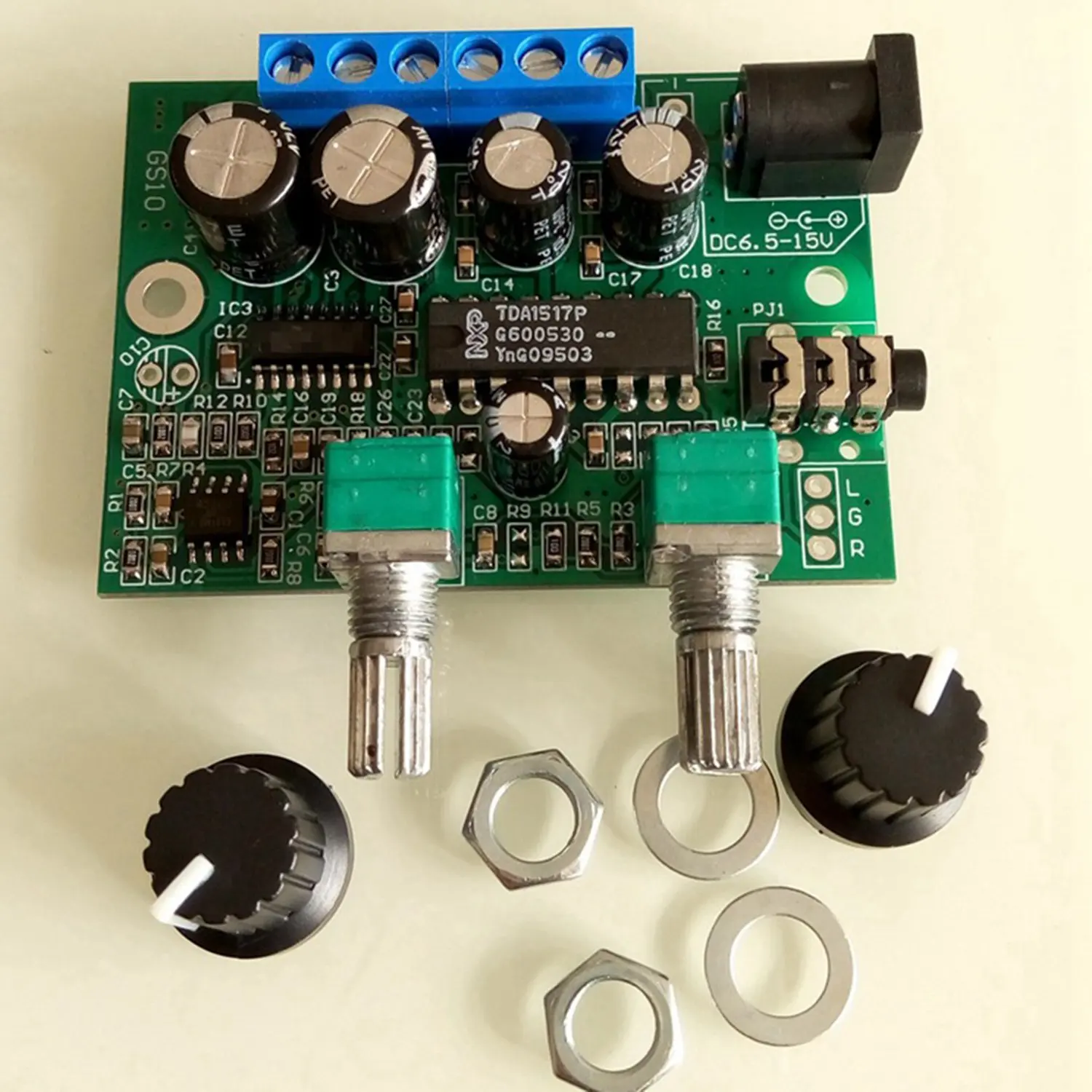 2.1 Subwoofer Amplifier Audio Board 6Wx2+25W Mini Bass Amplifier HIFI YD1517P for 4-6 Inch 40W SubWoofer Speaker DIY
2.1 Subwoofer Amplifier Audio Board 6Wx2+25W Mini Bass Amplifier HIFI YD1517P for 4-6 Inch 40W SubWoofer Speaker DIY