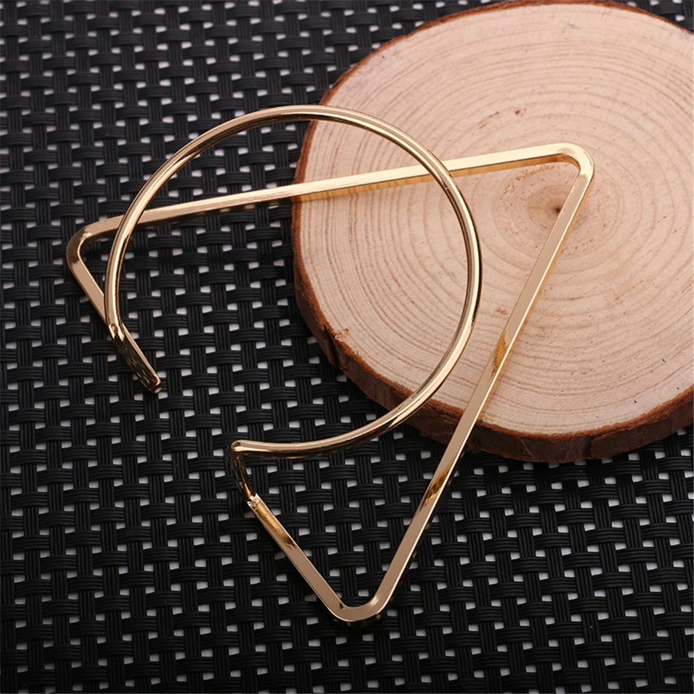 4PCS/Metal brass simple geometric shape napkin ring table decoration furnishings for reception wedding banquet high-end dinner
4PCS/Metal brass simple geometric shape napkin ring table decoration furnishings for reception wedding banquet high-end dinner