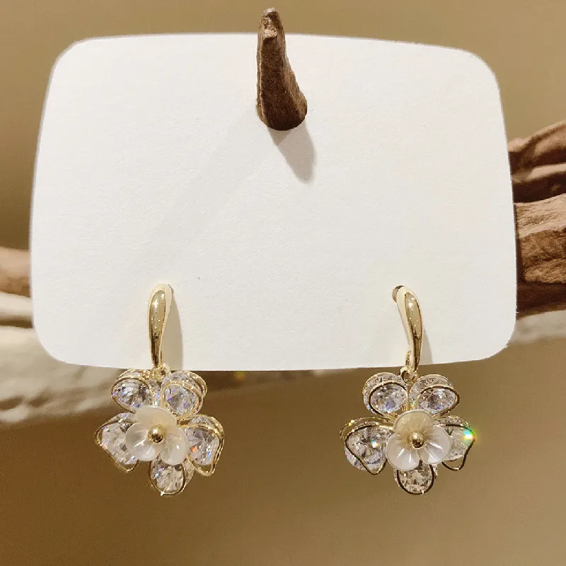 Korean Temperament Shell Zircon Flower Earrings For Female 2022 High Grade New Fashion Earings Wholesale
Korean Temperament Shell Zircon Flower Earrings For Female 2022 High Grade New Fashion Earings Wholesale