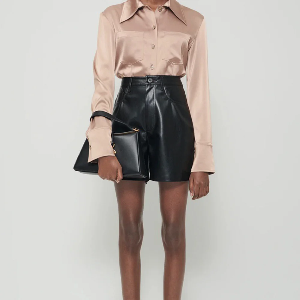 Nanushk@original Europe and the United States niche commuter faux leather high-waisted shorts female 2023 early autumn shorts
Nanushk@original Europe and the United States niche commuter faux leather high-waisted shorts female 2023 early autumn shorts