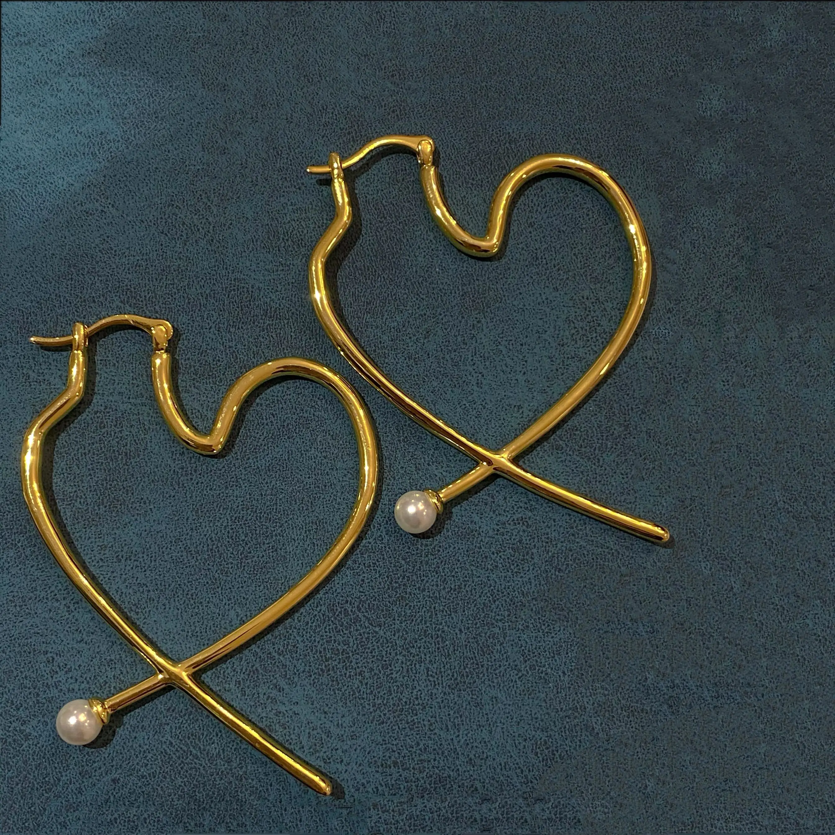 Modified Face Geometric Hollow Love Heart Earrings Big Ear Ring Lines Pearl Fashionable
Modified Face Geometric Hollow Love Heart Earrings Big Ear Ring Lines Pearl Fashionable