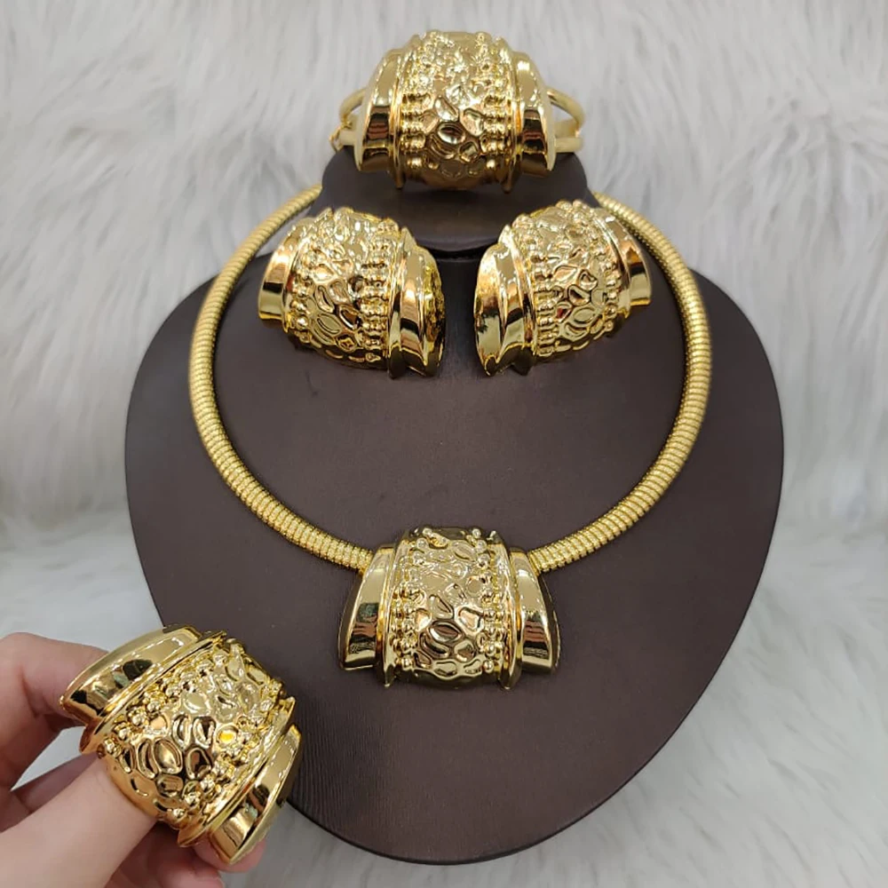 Dubai Jewelry Set 5 Piece 18k Gold Plated African Nigerian Style Women's Earrings Bracelet Ring Necklace Set Wedding Accessories
Dubai Jewelry Set 5 Piece 18k Gold Plated African Nigerian Style Women's Earrings Bracelet Ring Necklace Set Wedding Accessories