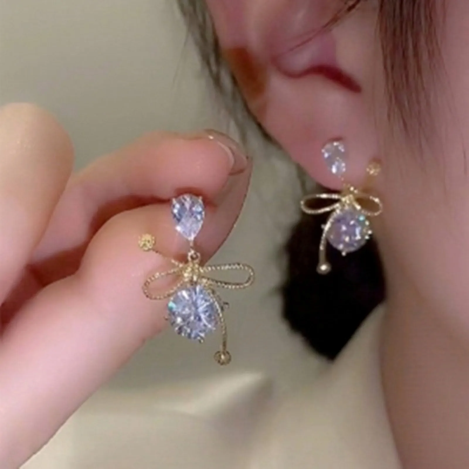 Bow Zircon Long Earrings Temperament Super Fairy Net Red Niches Cold Wind Stud Earrings Dangle Star Earrings
Bow Zircon Long Earrings Temperament Super Fairy Net Red Niches Cold Wind Stud Earrings Dangle Star Earrings