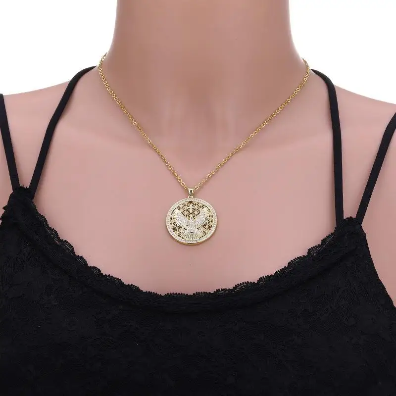 New Exquisite Trend Inlaid Zircon Double Heart Flying Eagle Pendant Necklace for Men and Women Personalized Fashion Jewelry
New Exquisite Trend Inlaid Zircon Double Heart Flying Eagle Pendant Necklace for Men and Women Personalized Fashion Jewelry