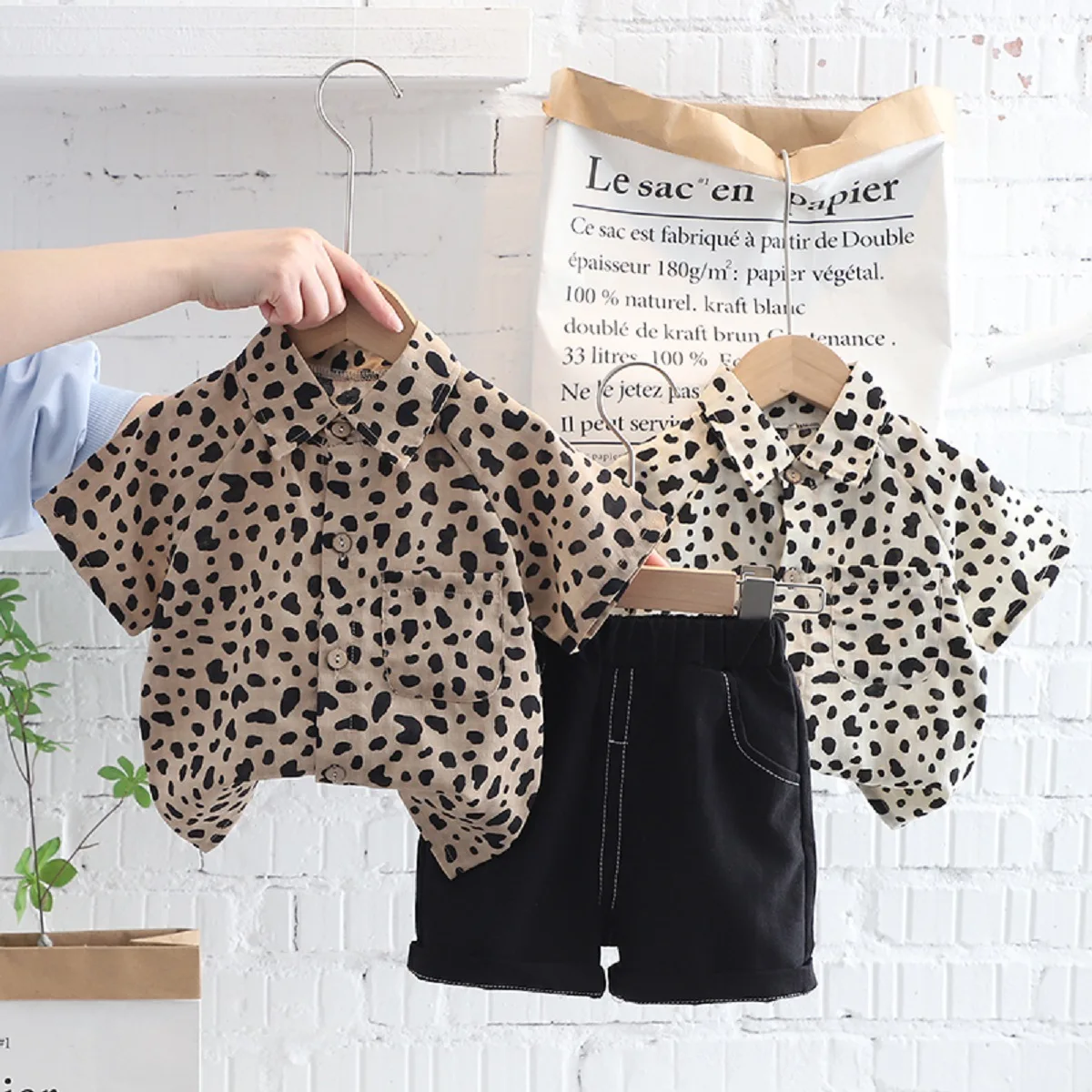 Children's summer clothes fashion casual leopard spot baby T-shirt cotton class A shorts & tops 2PCS
Children's summer clothes fashion casual leopard spot baby T-shirt cotton class A shorts & tops 2PCS