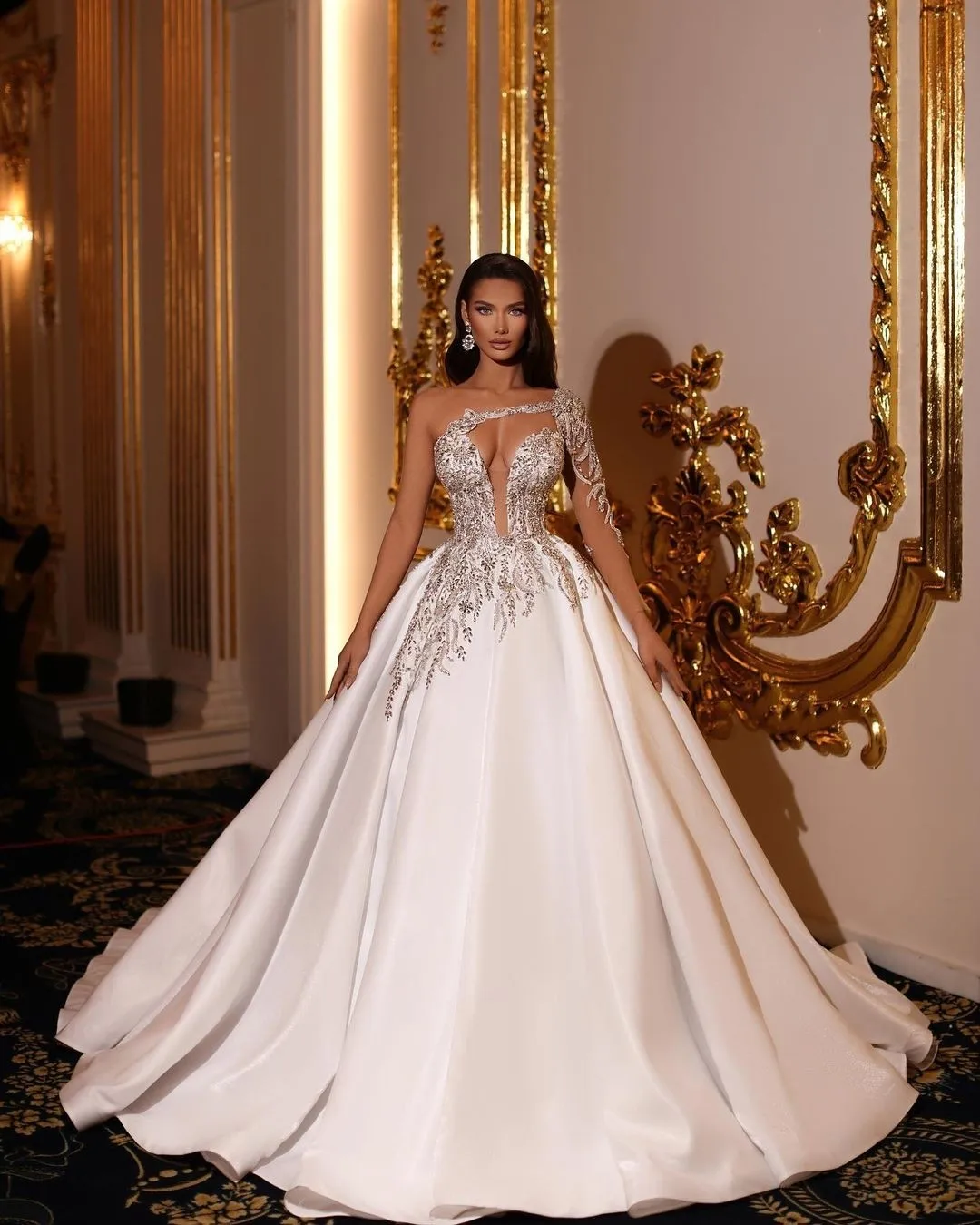 Luxurious Dubai A Gowns One Shoulder Wedding Dress Custom Made Crystals Beaded Illusion Vestido de novia
Luxurious Dubai A Gowns One Shoulder Wedding Dress Custom Made Crystals Beaded Illusion Vestido de novia