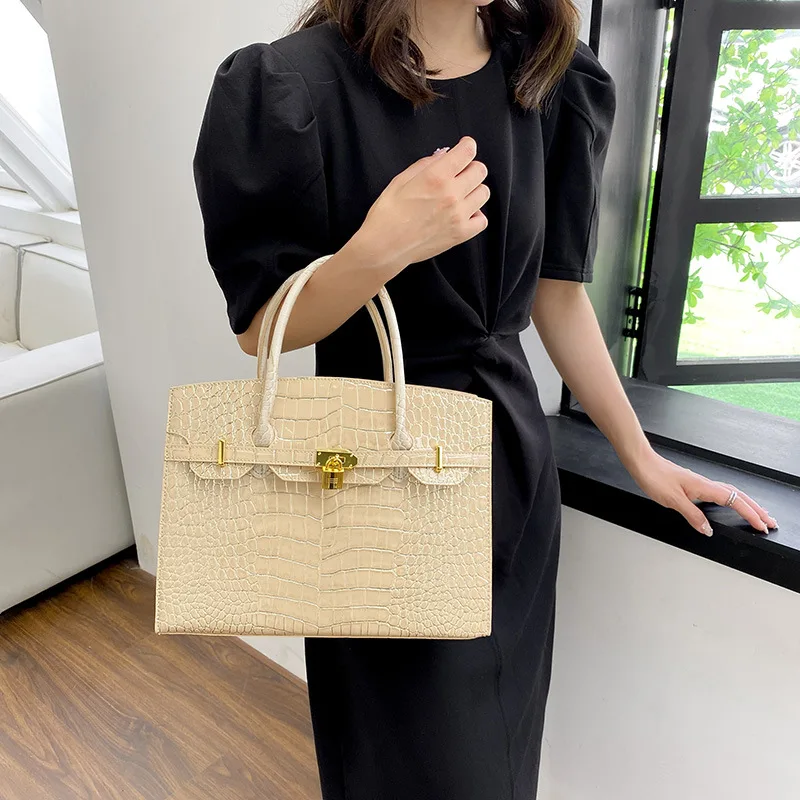 2023 Soft Leather Designer Brand Tote Bag Large Capacity Casual Women alligator print pattern extra large capacity handbag
2023 Soft Leather Designer Brand Tote Bag Large Capacity Casual Women alligator print pattern extra large capacity handbag