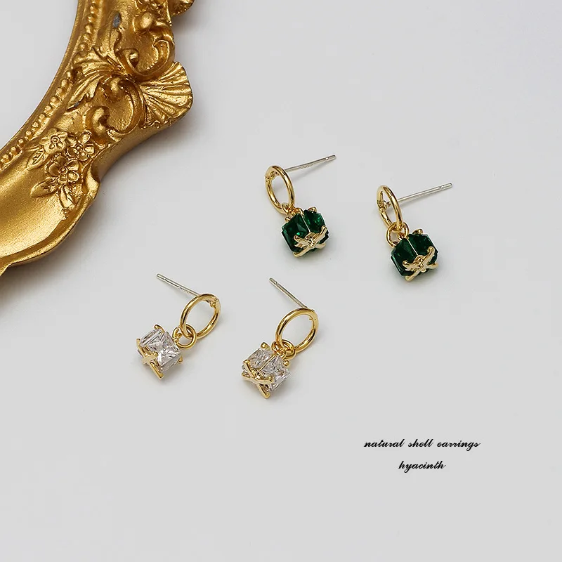 2021 new popular Korean same Earrings female 14K gold wrapped square emerald crystal earrings exquisite Earrings
2021 new popular Korean same Earrings female 14K gold wrapped square emerald crystal earrings exquisite Earrings