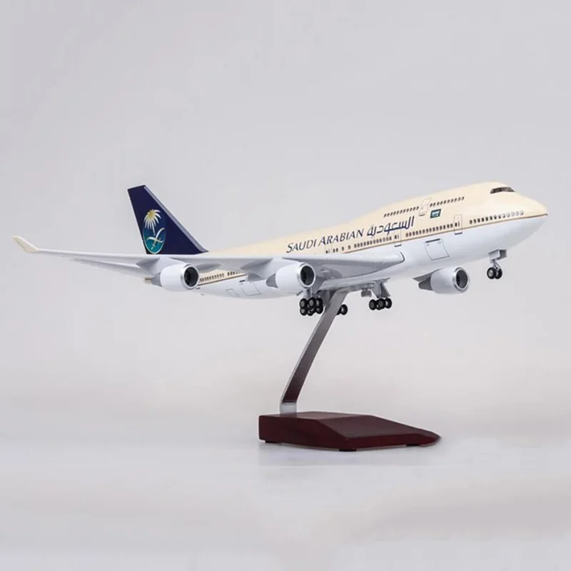 Масштаб 1/150, Боинг 747, искусственная планшетофон, 47 см, самолет авиакомпании Саудовской Аравии с светильник Кими колесами, литый самолет
Масштаб 1/150, Боинг 747, искусственная планшетофон, 47 см, самолет авиакомпании Саудовской Аравии с светильник Кими колесами, литый самолет