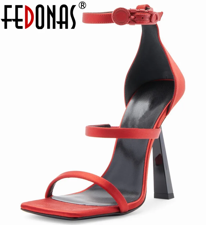 FEDONAS New Fashion Women Sandals High Heels Party Wedding Shoes Woman Quality Prom Pumps Summer Shoes Sandals
FEDONAS New Fashion Women Sandals High Heels Party Wedding Shoes Woman Quality Prom Pumps Summer Shoes Sandals
