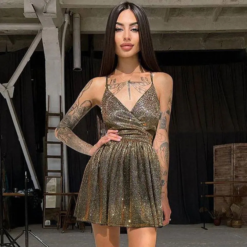 Блестящее женское вечернее платье с открытой спиной, средней длины, лето 2022
Блестящее женское вечернее платье с открытой спиной, средней длины, лето 2022