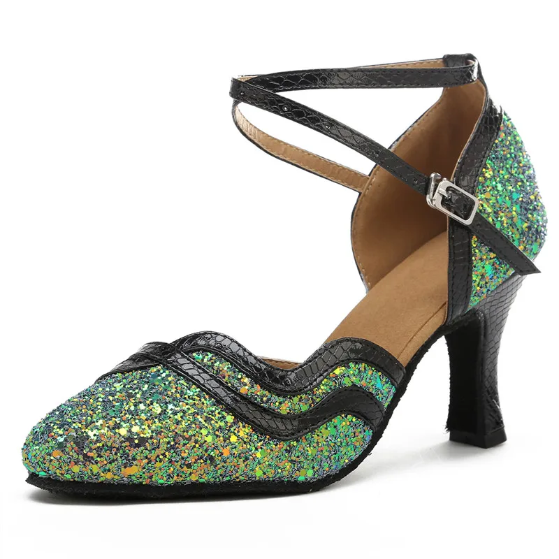 Профессиональная женская обувь для бальных танцев, танцевальная обувь с мягкой подошвой
Профессиональная женская обувь для бальных танцев, танцевальная обувь с мягкой подошвой