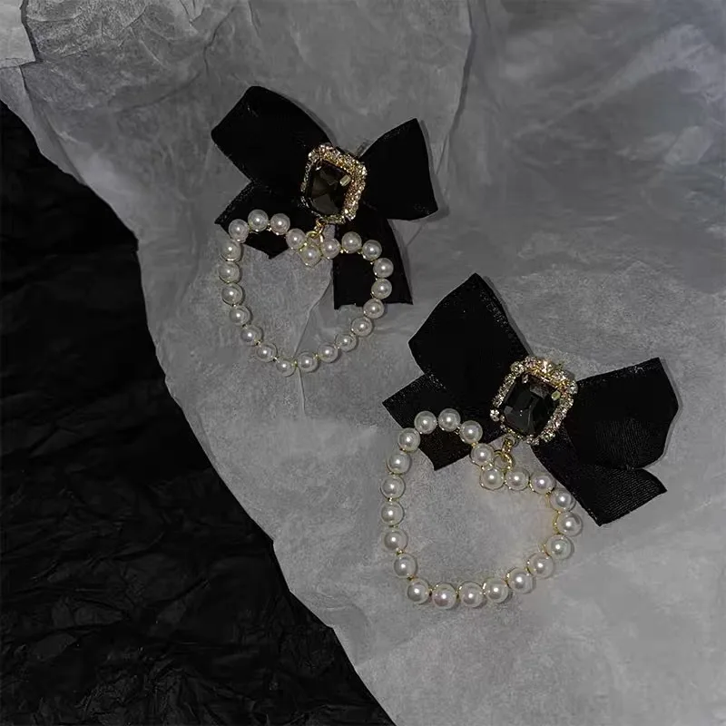 Korean Fashion Love Ribbon Bow Tie Earrings 925 Silver Needle Pearl Earrings Fairy Retro Advanced Ins Earrings Jewelry
Korean Fashion Love Ribbon Bow Tie Earrings 925 Silver Needle Pearl Earrings Fairy Retro Advanced Ins Earrings Jewelry