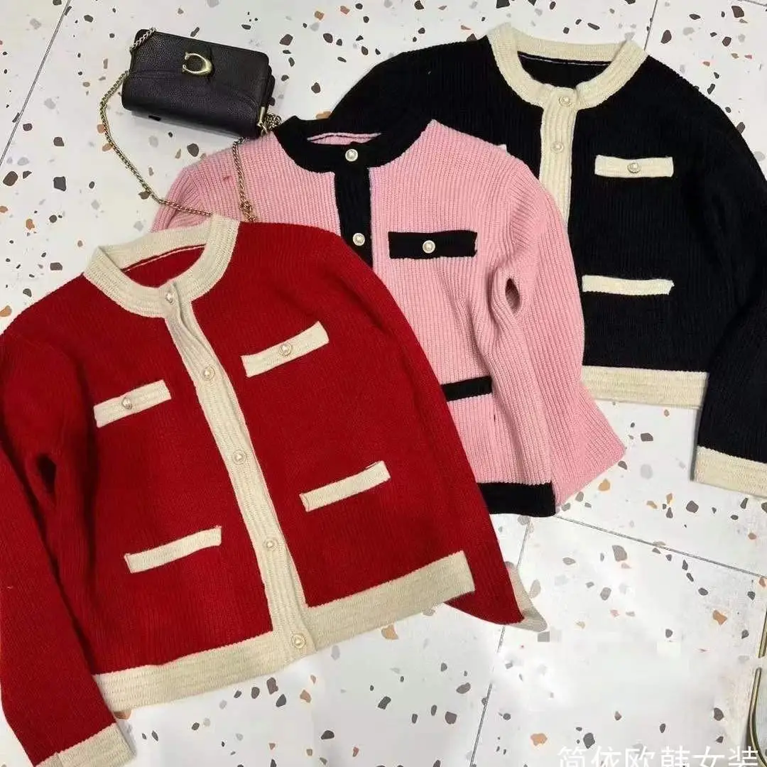 Knit Cardigan Sweaters Woman Autumn Winter 2023 Korean Pearl Button Up O-Neck Pactchwork Pockets Casual Short Crop Tops T06
Knit Cardigan Sweaters Woman Autumn Winter 2023 Korean Pearl Button Up O-Neck Pactchwork Pockets Casual Short Crop Tops T06