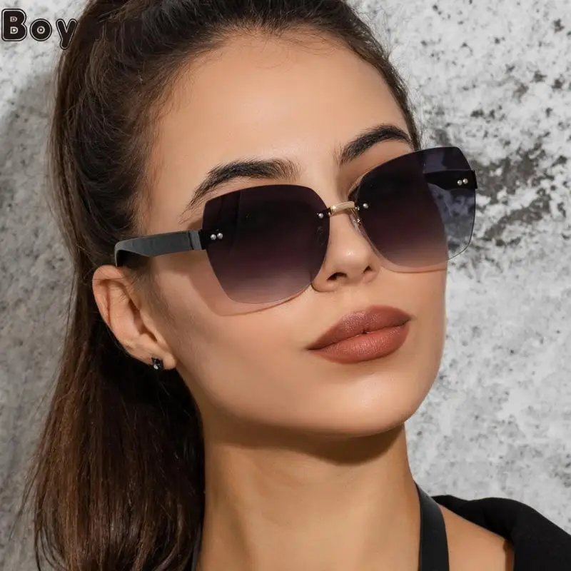 Boyarn Fashion Large Frame Rice Nail Sunglasses Men's And Women's Fashion Steampunk Gradient Sunglasses Punk Street
Boyarn Fashion Large Frame Rice Nail Sunglasses Men's And Women's Fashion Steampunk Gradient Sunglasses Punk Street