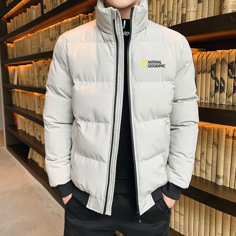 Зимняя Фирменная мужская куртка National Geographic, утепленная Теплая мужская модная повседневная куртка на молнии, яркая мужская пуховая куртка 
Зимняя Фирменная мужская куртка National Geographic, утепленная Теплая мужская модная повседневная куртка на молнии, яркая мужская пуховая куртка