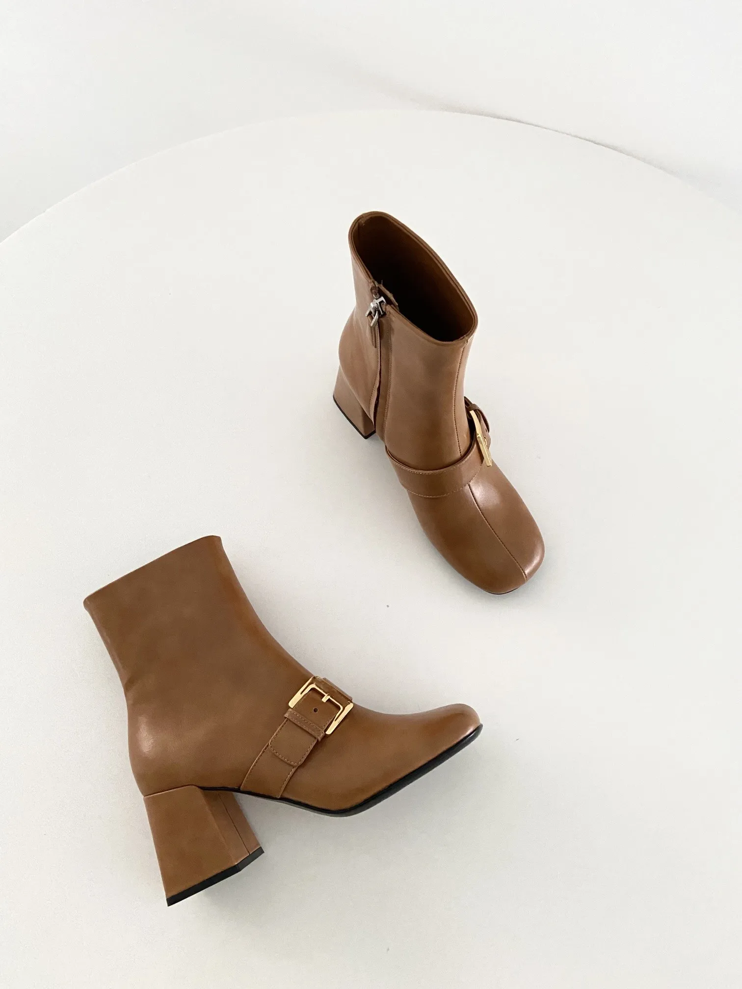 Shoes New In Boots Shoes For Women thick soled short heel boots in autumn calf leather Buckled Ankle Boots
Shoes New In Boots Shoes For Women thick soled short heel boots in autumn calf leather Buckled Ankle Boots