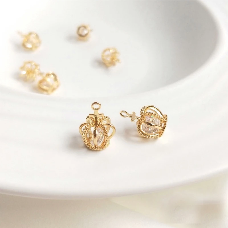 14K Gold Plated Tiny Crown Charm Pendant for Diy Bracelet Necklace Making Supply Gold Pendant
14K Gold Plated Tiny Crown Charm Pendant for Diy Bracelet Necklace Making Supply Gold Pendant