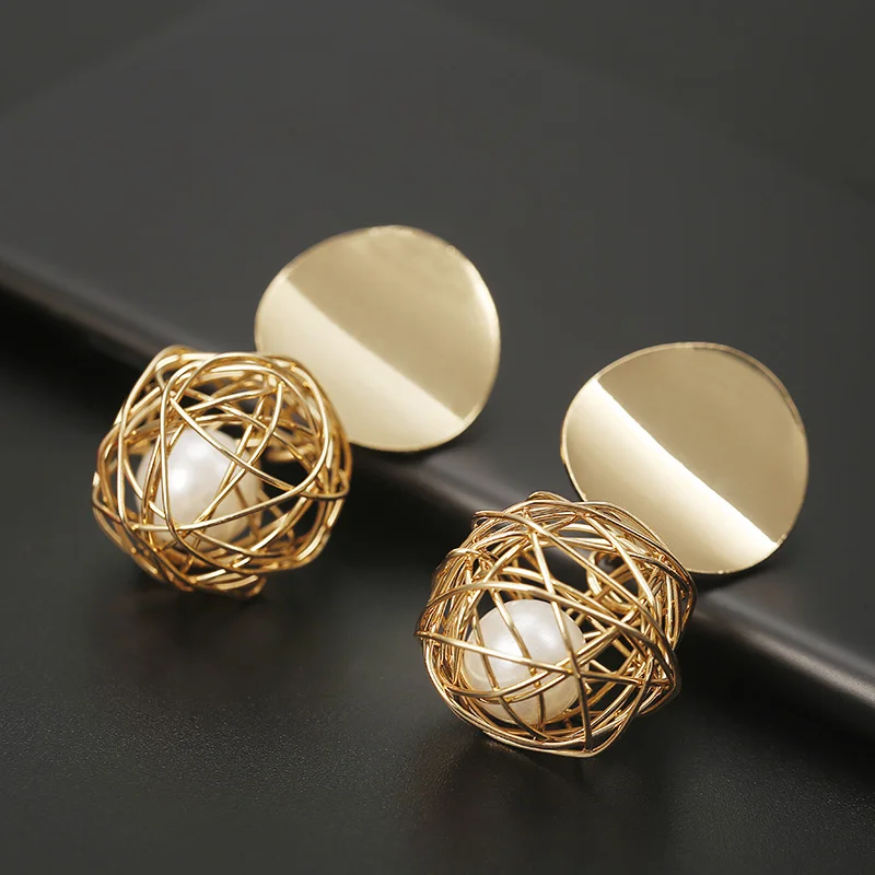 2020 New Fashion Stud Earrings for Women Gold Color Round Ball Geometric Earrings for Party Wedding Gift Wholesale Ear Jewelry
2020 New Fashion Stud Earrings for Women Gold Color Round Ball Geometric Earrings for Party Wedding Gift Wholesale Ear Jewelry