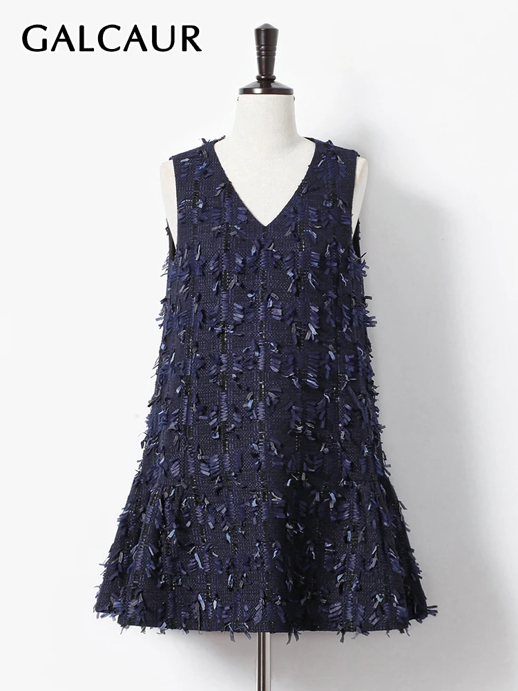 Мини-платье женское составного кроя с кисточками, V-образным вырезом и высокой талией
Мини-платье женское составного кроя с кисточками, V-образным вырезом и высокой талией