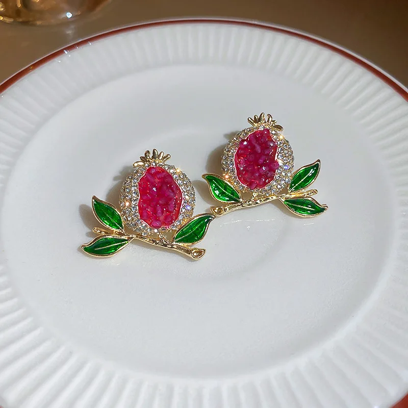Minar Creative Contrast Color Enamel Flowers Leaf Dangle Earrings for Women Shinning Rhinestones Crystal Strawberry Earring Gift
Minar Creative Contrast Color Enamel Flowers Leaf Dangle Earrings for Women Shinning Rhinestones Crystal Strawberry Earring Gift