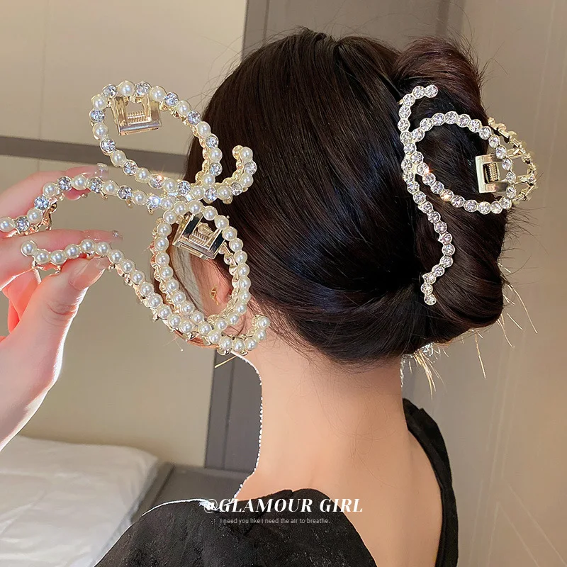 Diamond Studded Pearl Letter Hair Clip New High Sense With Shark At The Back Of Head Elegant Adorner
Diamond Studded Pearl Letter Hair Clip New High Sense With Shark At The Back Of Head Elegant Adorner