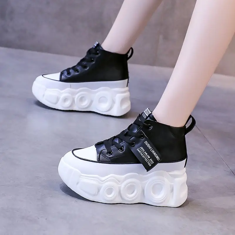 Женские массивные кроссовки, Вулканизированная подошва, на платформе, повседневная обувь в Корейском стиле, черные, белые 
Женские массивные кроссовки, Вулканизированная подошва, на платформе, повседневная обувь в Корейском стиле, черные, белые