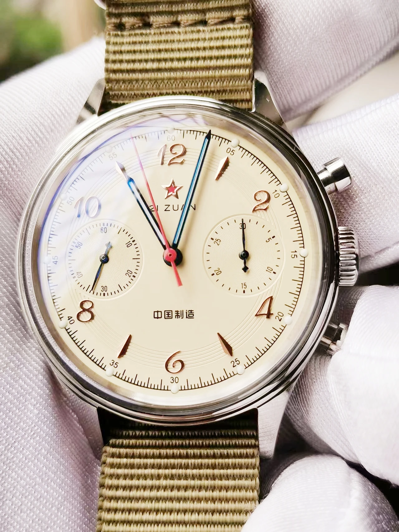 1963 Chronometer Mechanical ST1901 Movement Multi-function Luminous Display Personality Military Tough Guy Pilot 1963 Watch
1963 Chronometer Mechanical ST1901 Movement Multi-function Luminous Display Personality Military Tough Guy Pilot 1963 Watch
