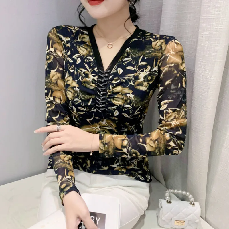 #8057 Black Mesh Shirt Women Full Flower Printed Tee V-neck Diamonds Sexy Thin Elastic Long Sleeve T Shirt Ladies Tight Vintage
#8057 Black Mesh Shirt Women Full Flower Printed Tee V-neck Diamonds Sexy Thin Elastic Long Sleeve T Shirt Ladies Tight Vintage