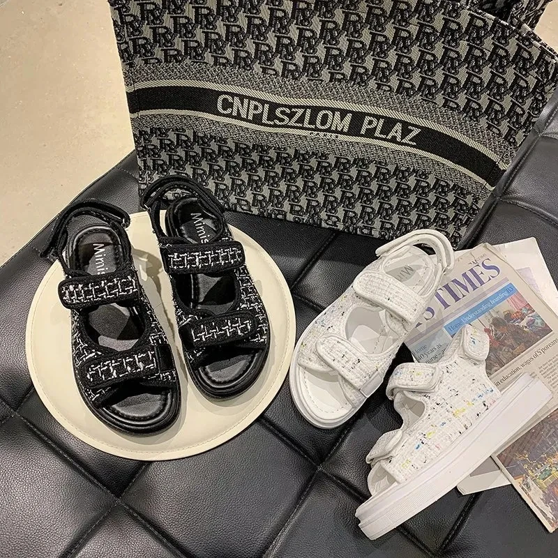 2021 Trends Women Sandals Summer New Flat British Wind Velcro Embroidery Thick-soled Casual Roman Designer Shoes Platform Sandal
2021 Trends Women Sandals Summer New Flat British Wind Velcro Embroidery Thick-soled Casual Roman Designer Shoes Platform Sandal