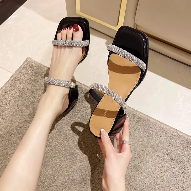 Glitter Slides High-Heeled Shoes Lady Square heel Med Womens Slippers Outdoor Fashion Pantofle Jelly Block Luxury Flat 2022 Bond
Glitter Slides High-Heeled Shoes Lady Square heel Med Womens Slippers Outdoor Fashion Pantofle Jelly Block Luxury Flat 2022 Bond