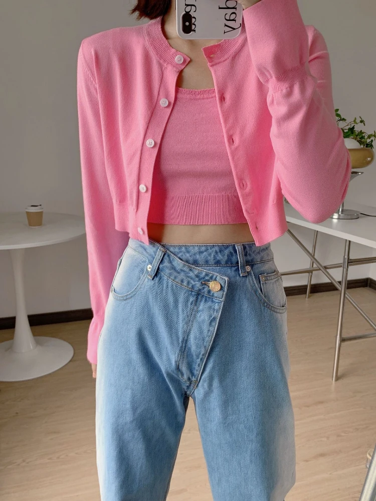 2022 spring and summer new thin section solid color long-sleeved short section slim knitted cardigan top vest Women Sweater
2022 spring and summer new thin section solid color long-sleeved short section slim knitted cardigan top vest Women Sweater
