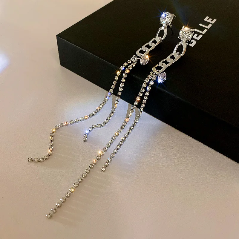 2022 New Silver Diamond Inlaid Chain Tassel Earrings Aesthetic Girls Face Thin Earrings Fashion Temperament Earrings Wholesale
2022 New Silver Diamond Inlaid Chain Tassel Earrings Aesthetic Girls Face Thin Earrings Fashion Temperament Earrings Wholesale