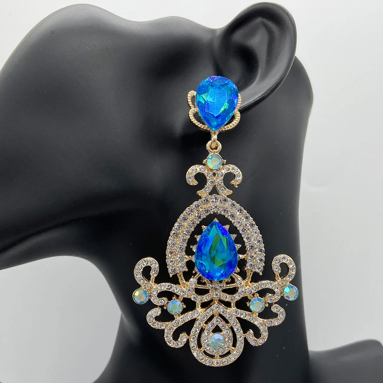 New Design Luxury Crystal Rhinestone Big Pendant Long Earrings for Women 2022 Trend Jewelry Wedding Party High Quality Earrings
New Design Luxury Crystal Rhinestone Big Pendant Long Earrings for Women 2022 Trend Jewelry Wedding Party High Quality Earrings