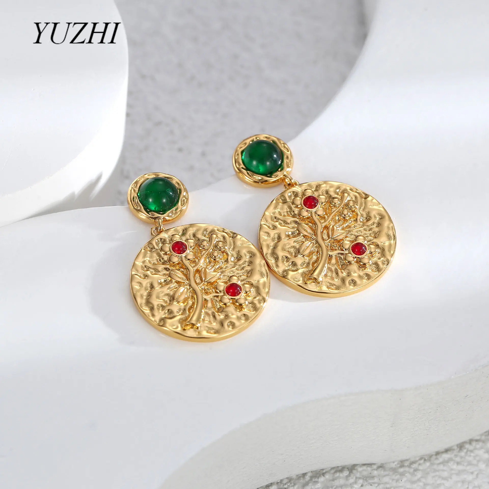 New Colored Zircon Ear Buckle Medieval And Retro Light Luxury High-End Exquisite Earring Niche Earrings For Girl Gift Jewelry
New Colored Zircon Ear Buckle Medieval And Retro Light Luxury High-End Exquisite Earring Niche Earrings For Girl Gift Jewelry