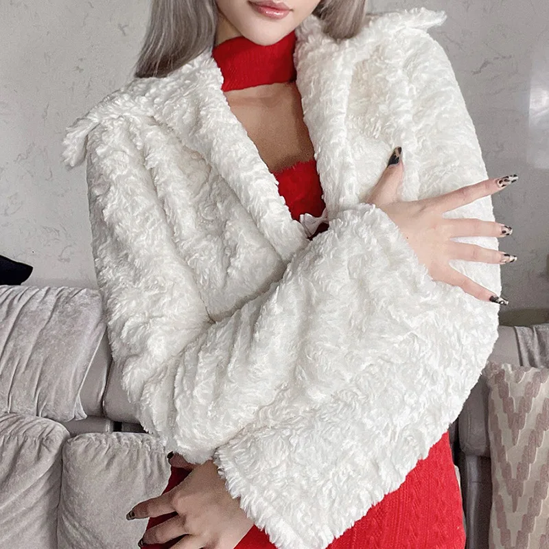 European and American Style 2023 Autumn and Winter Women's New Fashion Slim Short Plush Cardigan Lapel Long-sleeved Jacket Women
European and American Style 2023 Autumn and Winter Women's New Fashion Slim Short Plush Cardigan Lapel Long-sleeved Jacket Women