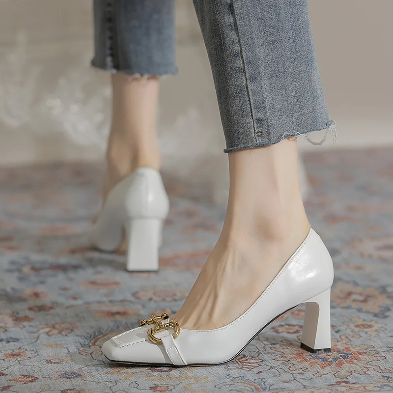 Retro fashion high heels thick heels new temperament small square toe shoes casual banquet sneakers
Retro fashion high heels thick heels new temperament small square toe shoes casual banquet sneakers