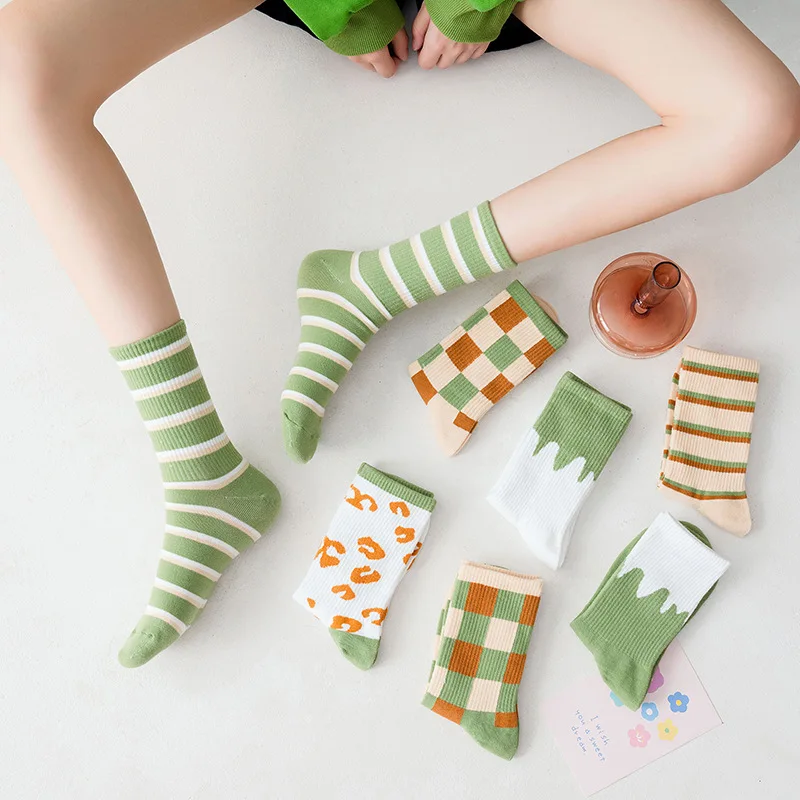 

Весенне-летние модные зеленые полосатые клетчатые носки в Корейском стиле, женские носки средней длины с принтом, яркие высокие носки, кава...