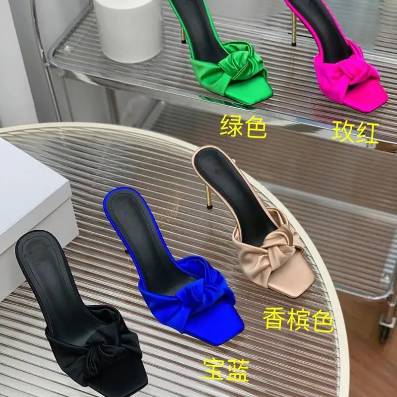 Новинка лета 2023, шелковые шлепанцы на высоком устойчивом каблуке для женщин в Европе и Америке, модная сексуальная женская обувь на тонком каблуке, сандалии
Новинка лета 2023, шелковые шлепанцы на высоком устойчивом каблуке для женщин в Европе и Америке, модная сексуальная женская обувь на тонком каблуке, сандалии