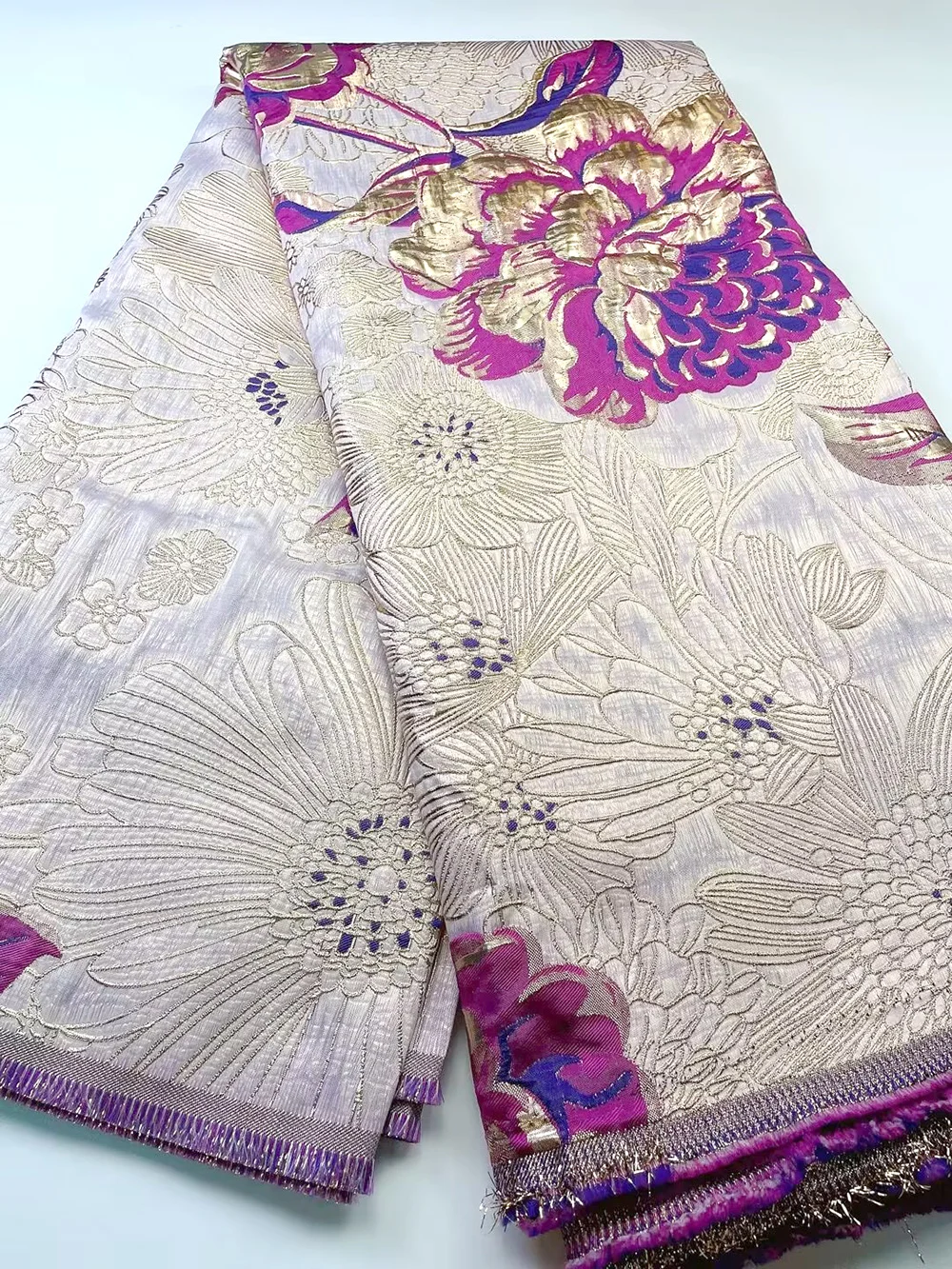 2022 Latest Jacquard Lace Fabric Unique African Gilding Lace Fabric Brocade Bridal Material For Nigerian Wedding Party
2022 Latest Jacquard Lace Fabric Unique African Gilding Lace Fabric Brocade Bridal Material For Nigerian Wedding Party