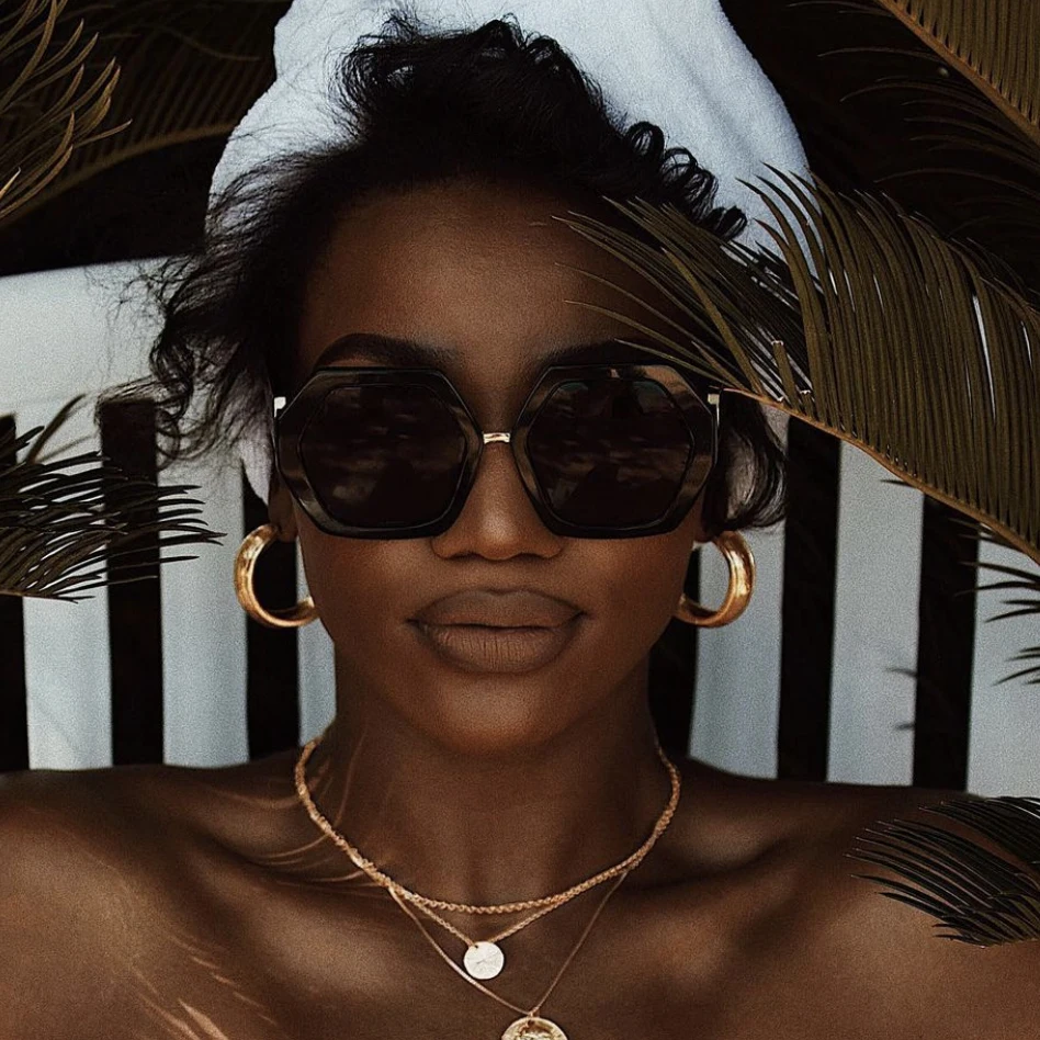 Luxury Classic Brand Designer Big Frame Sunglasses Women Men Fashion Vintage Popular Travel Oversized Sun Glasses Shades UV400
Luxury Classic Brand Designer Big Frame Sunglasses Women Men Fashion Vintage Popular Travel Oversized Sun Glasses Shades UV400