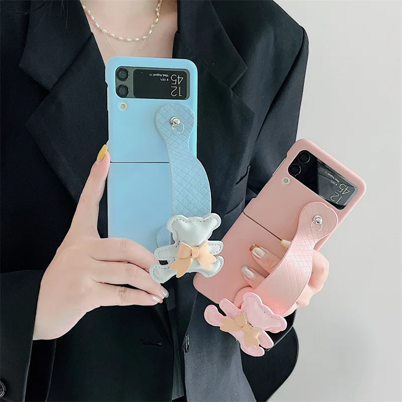 PU Leather Bear Strap Phone Stand Case for Samsung Galaxy Z Flip 3 5G Hard PC Back Cover for ZFlip3 Cases Protective Shell
PU Leather Bear Strap Phone Stand Case for Samsung Galaxy Z Flip 3 5G Hard PC Back Cover for ZFlip3 Cases Protective Shell