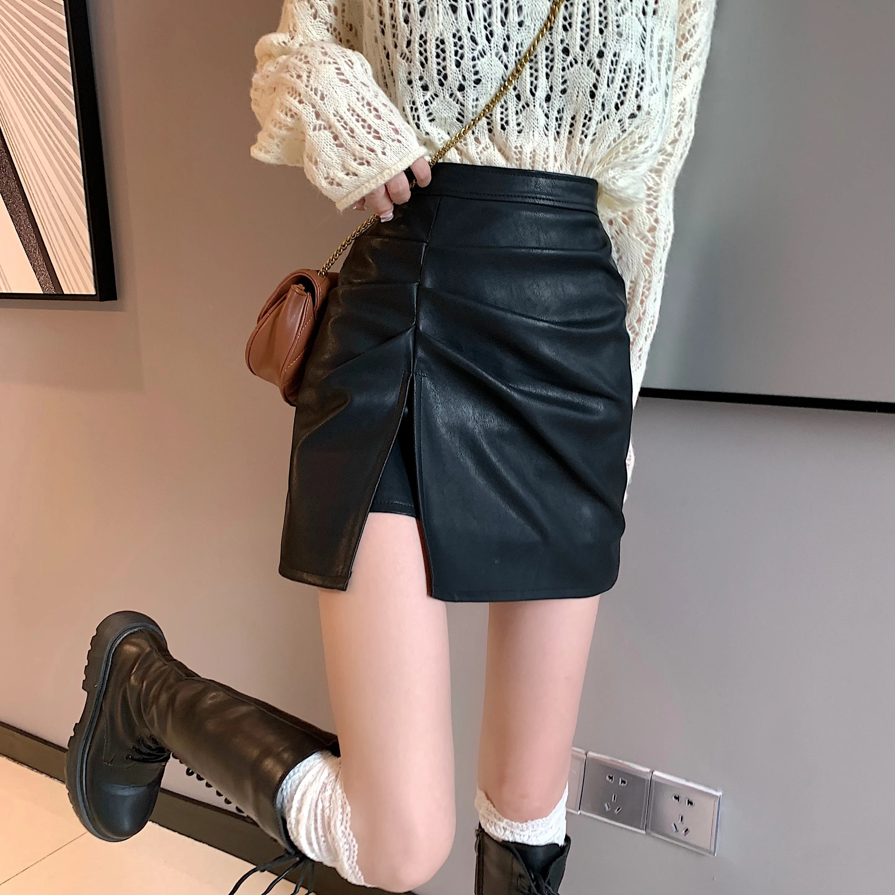 New Women's Sexy Small Leather Skirt 3Colors Hight Waist Solid Color Clubwear Ladies Split a-line Short skirt Fashion Clothes
New Women's Sexy Small Leather Skirt 3Colors Hight Waist Solid Color Clubwear Ladies Split a-line Short skirt Fashion Clothes