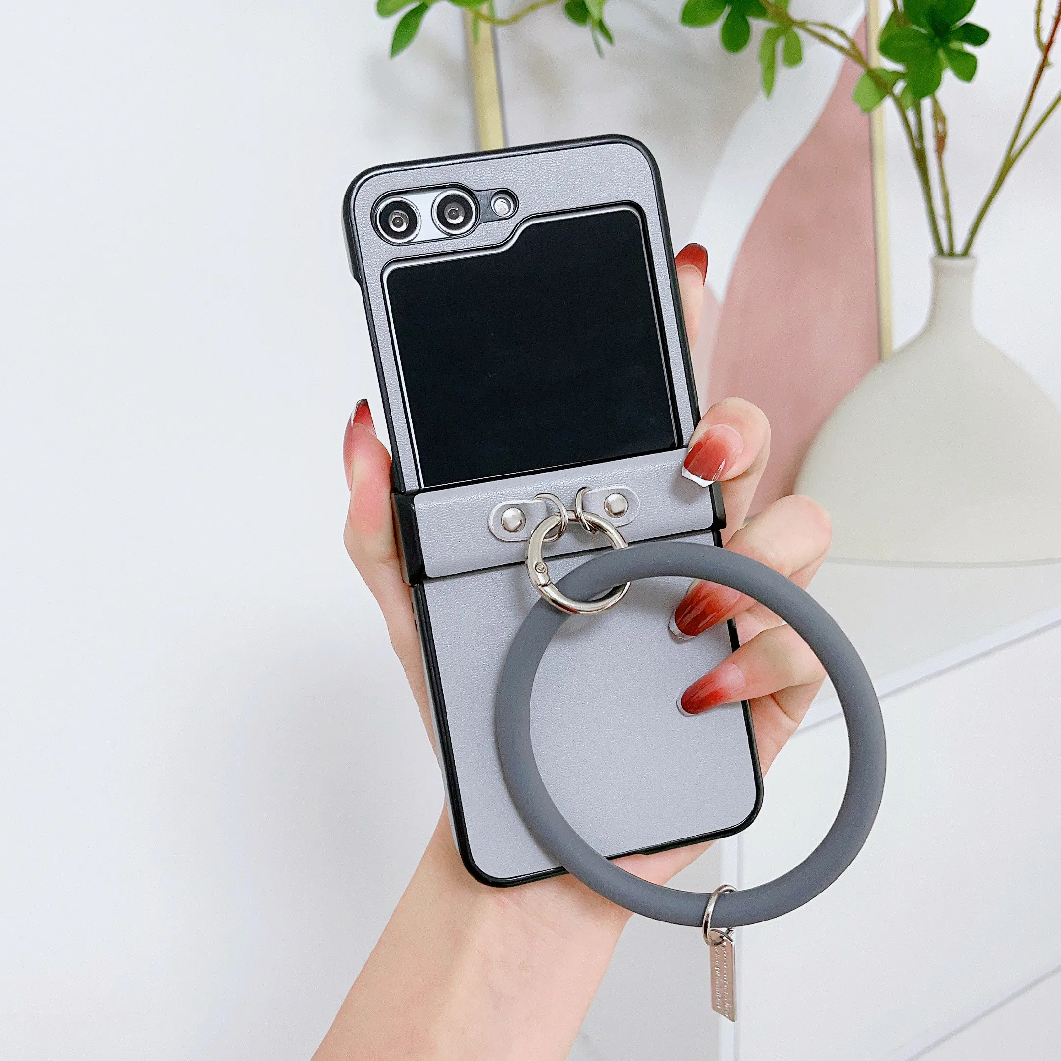 Pu Leather Hard Shell Phone Case for Samsung Galaxy Z Flip 5 4 3 Flip5 Flip4 Flip3 5G Circle Handheld Ring Shockproof Cover
Pu Leather Hard Shell Phone Case for Samsung Galaxy Z Flip 5 4 3 Flip5 Flip4 Flip3 5G Circle Handheld Ring Shockproof Cover